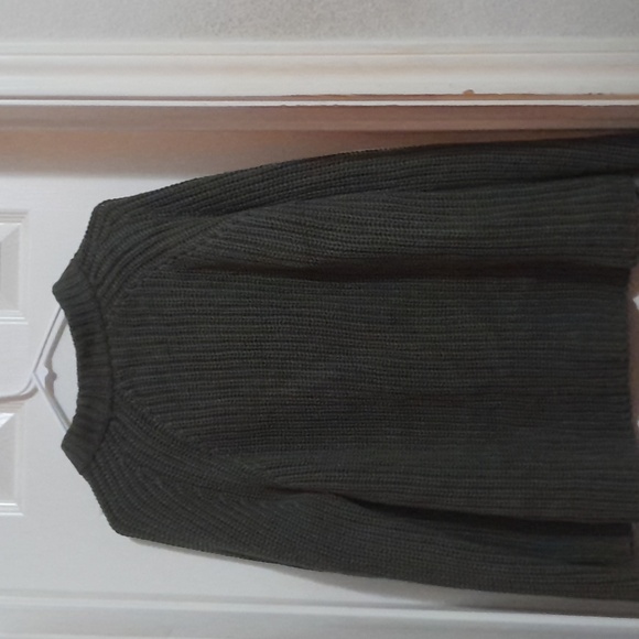 Sweater - Picture 3 of 3